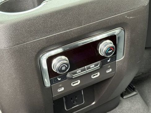 Used 2024 GMC Yukon Denali Ultimate AWD/4WD image 45