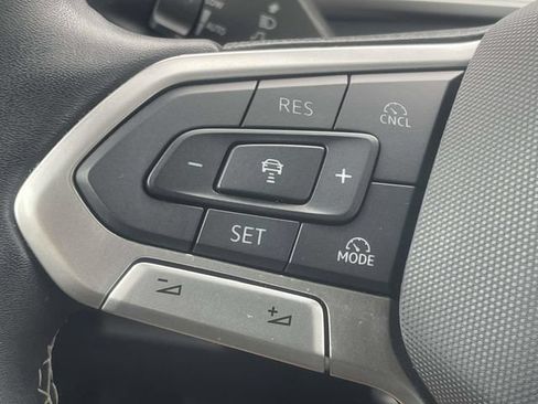 Certified 2026 Volkswagen Tiguan SE w/ Panoramic Sunroof Package FWD image 21