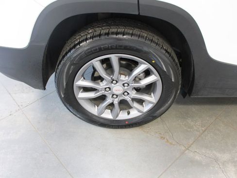 Used 2024 GMC Terrain SLT image 60