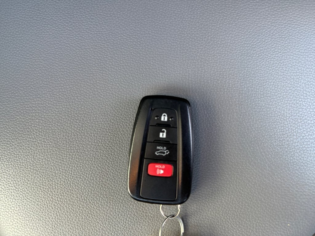 Used 2023 Toyota Highlander XLE AWD/4WD image 31