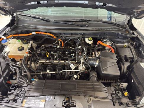 Certified 2022 Ford Escape Titanium w/ Class II Trailer Tow Package image 5