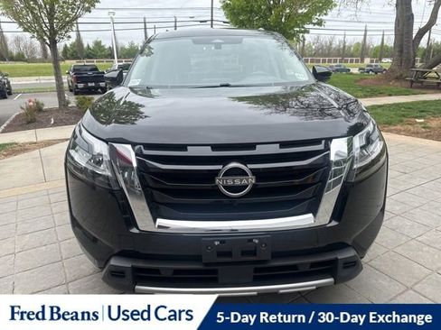Used 2023 Nissan Pathfinder SL AWD/4WD image 19
