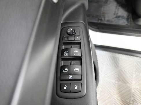 Used 2018 Jeep Grand Cherokee Laredo AWD/4WD image 19