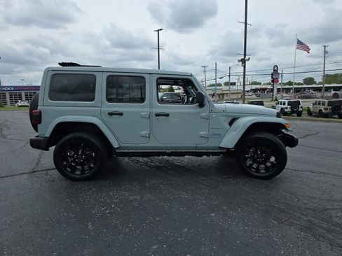 Used 2024 Jeep Wrangler Unlimited Sahara AWD/4WD image 8