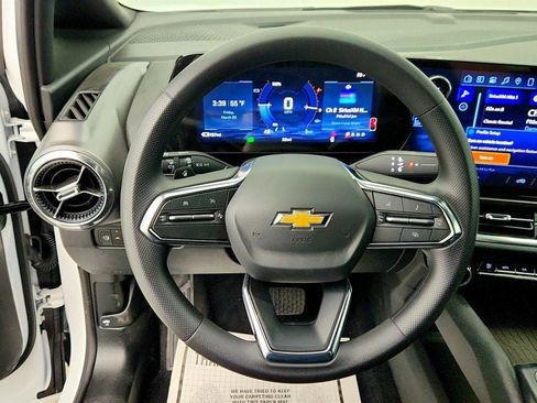 Used 2026 Chevrolet Equinox EV LT image 13