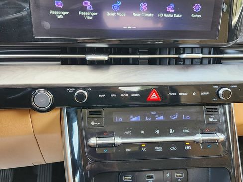 Used 2024 Kia Carnival EX FWD image 36