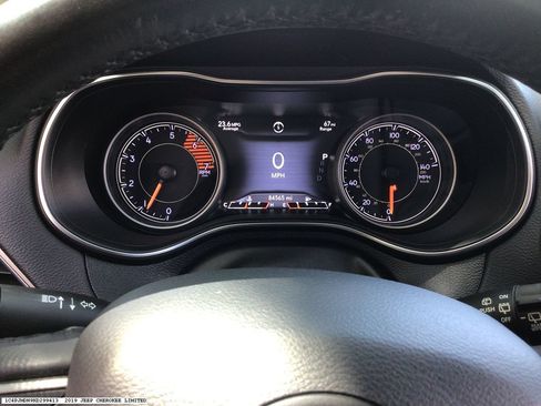 Used 2019 Jeep Cherokee Limited AWD/4WD image 12
