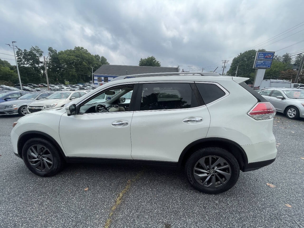 Used 2016 Nissan Rogue SL w/ SL Premium Package AWD/4WD image 9