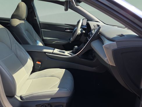 Used 2019 Toyota Avalon Limited w/ Advanced Safety Package FWD image 17