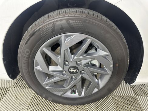 Used 2024 Hyundai Elantra Blue image 22