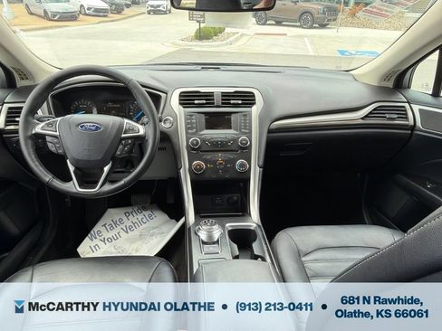 Used 2017 Ford Fusion SE FWD image 14