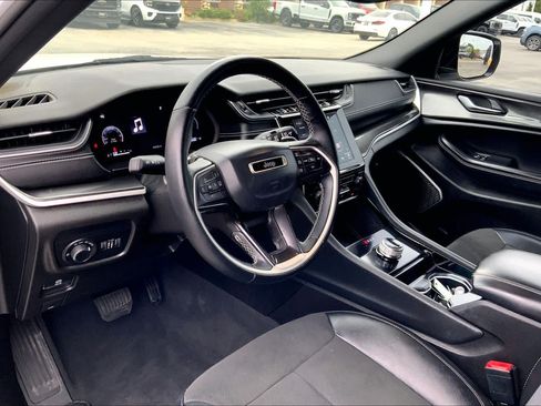 Used 2022 Jeep Grand Cherokee Altitude AWD/4WD image 25