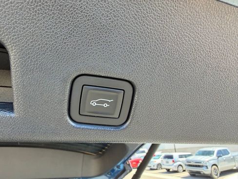 Used 2024 Chevrolet Traverse LT w/ Trailering Package FWD image 20