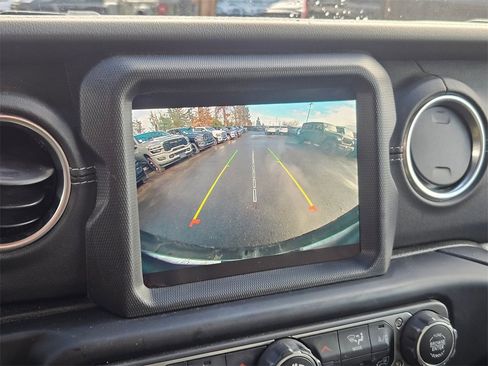 Certified 2020 Jeep Wrangler Unlimited Sahara image 24