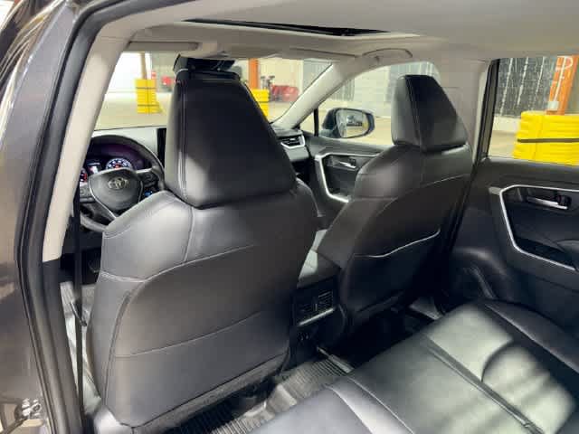 Used 2021 Toyota RAV4 XLE Premium AWD/4WD image 28