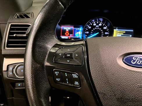 Used 2018 Ford Explorer XLT w/ Equipment Group 202A AWD/4WD image 18