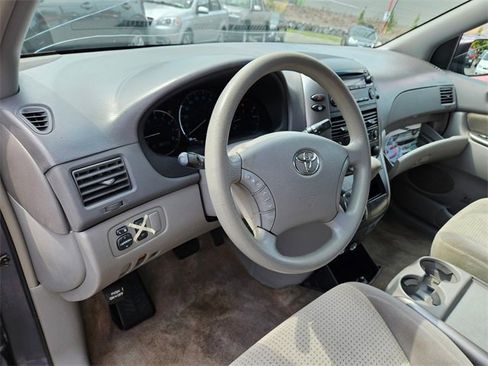 Used 2008 Toyota Sienna LE image 18