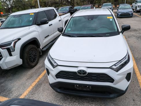 Used 2023 Toyota RAV4 LE image 4