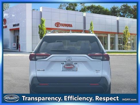 Used 2025 Toyota RAV4 XLE w/ Convenience Package image 7
