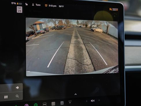 Used 2021 Tesla Model Y Long Range image 24