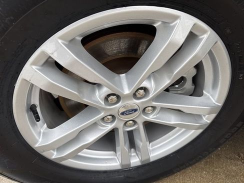 Used 2023 Ford Explorer XLT image 36