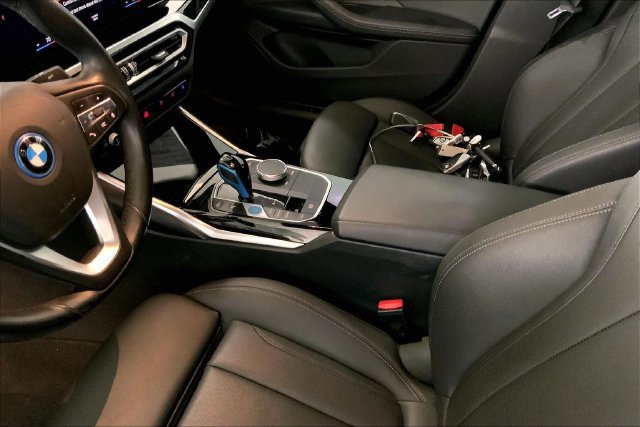 Used 2023 BMW i4 eDrive40 RWD image 8