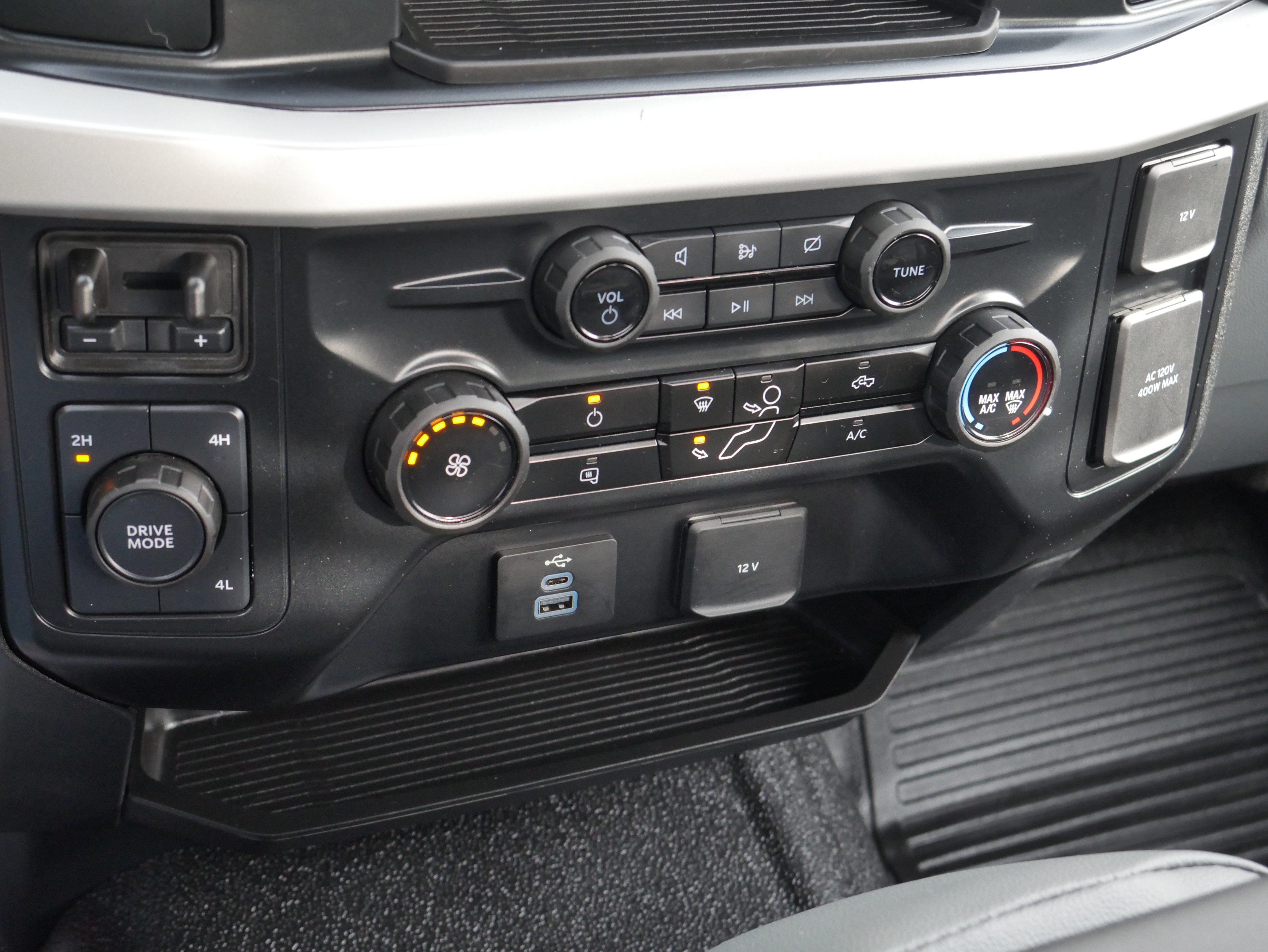 Certified 2024 Ford F550 4x4 Regular Cab Super Duty image 13