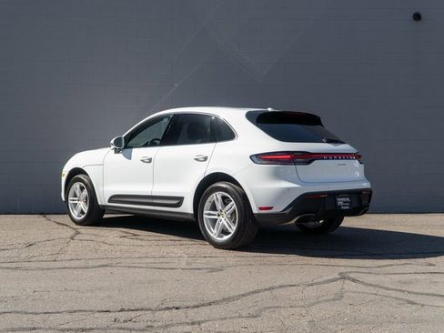 Certified 2025 Porsche Macan image 3