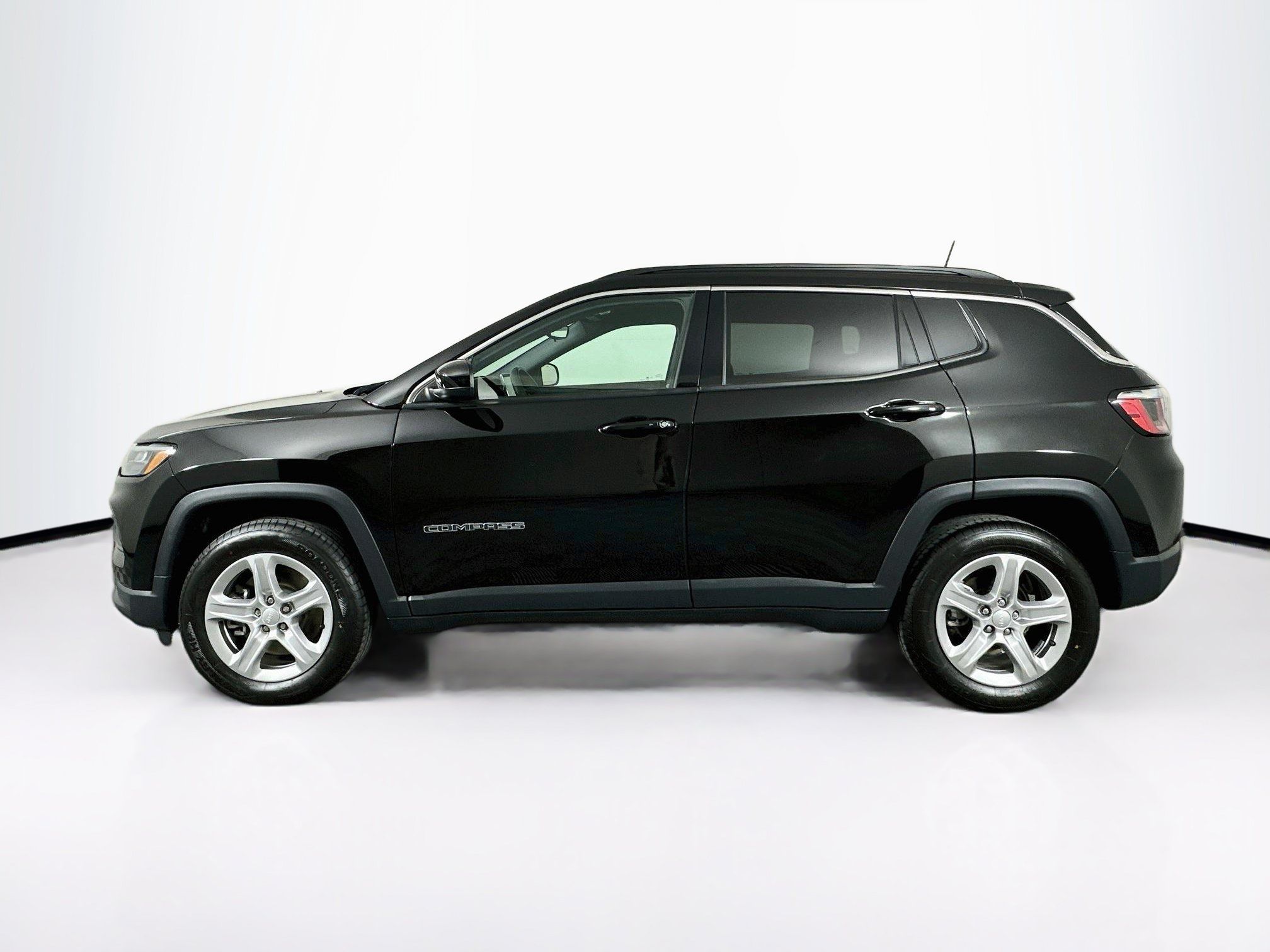 Used 2023 Jeep Compass Latitude AWD/4WD image 4