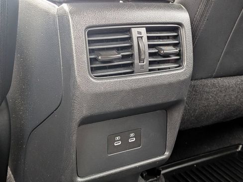 Used 2025 Nissan Rogue SV AWD/4WD image 18