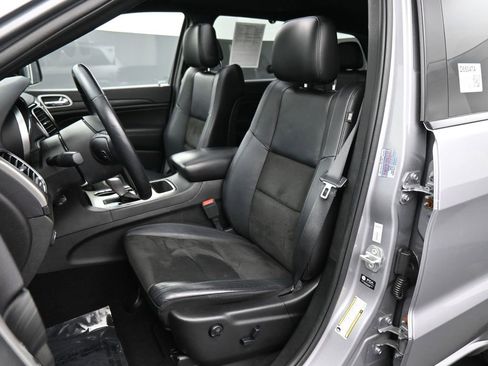 Used 2021 Jeep Grand Cherokee Laredo X image 16