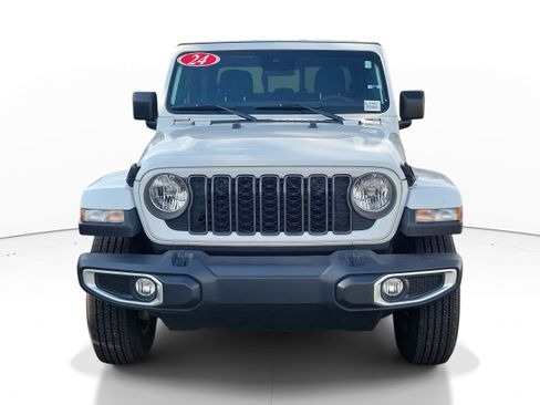 Used 2024 Jeep Gladiator Sport image 2
