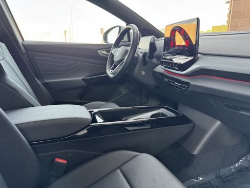 Used 2024 Volkswagen ID.4 S image 42