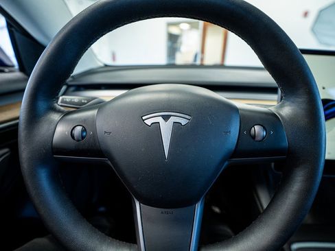 Used 2023 Tesla Model 3 Standard Range image 35