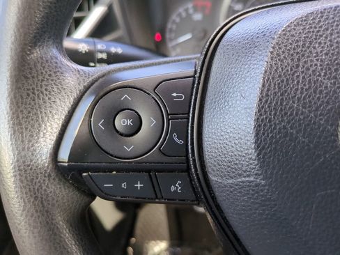 Used 2020 Toyota Corolla LE FWD image 22