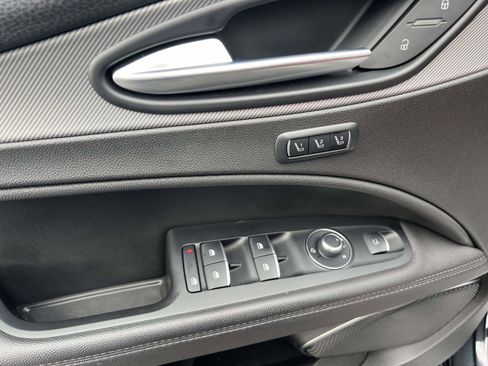 Used 2023 Alfa Romeo Stelvio Veloce image 17