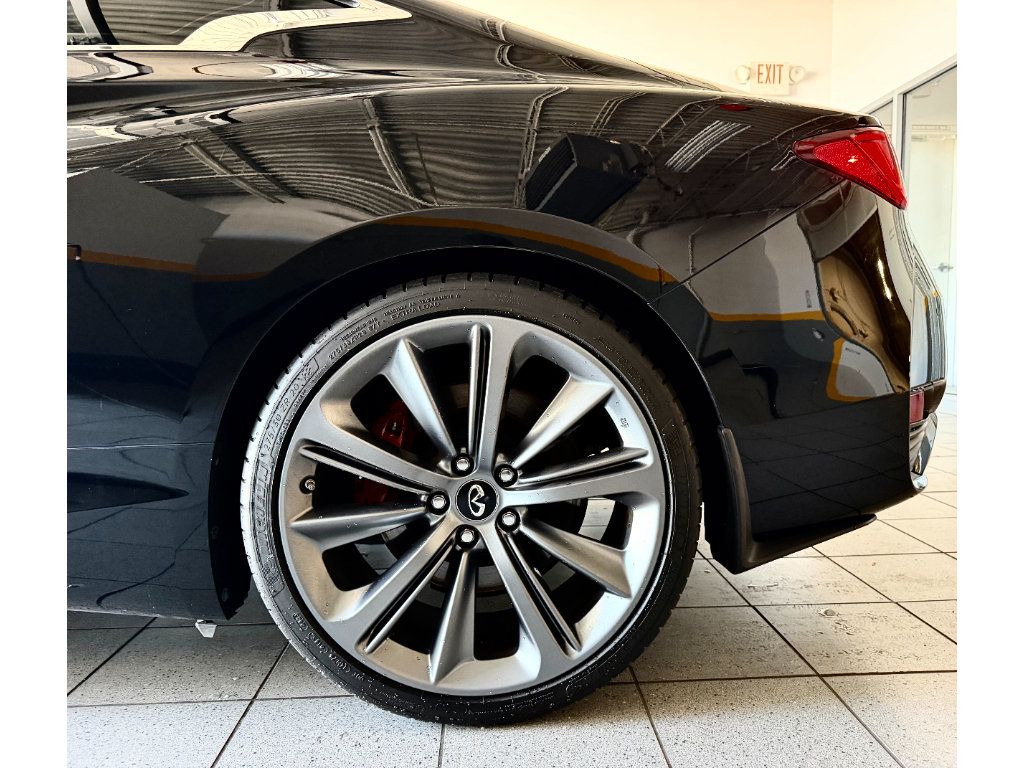 Used 2018 INFINITI Q60 Red Sport 400 w/ Sensory Package 3.0T Sport RWD image 12