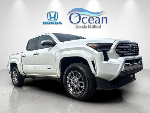 Used 2024 Toyota Tacoma Limited w/ Limited Package (LT) image 1