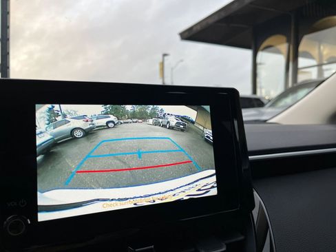 Used 2025 Toyota Corolla LE image 17