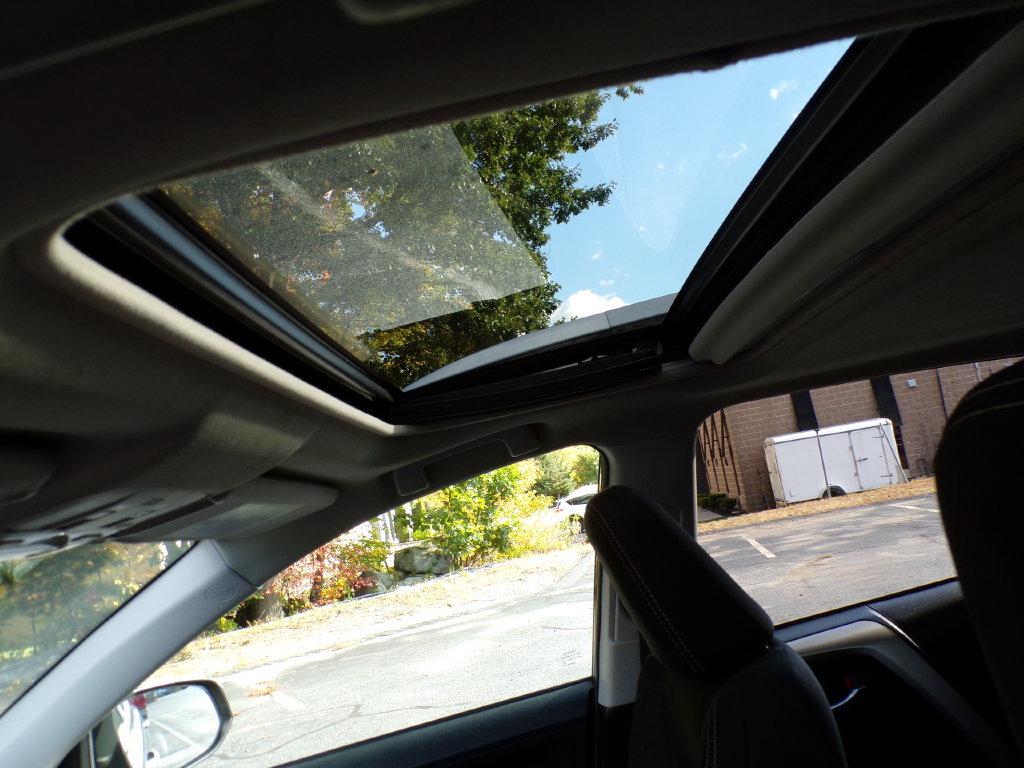 Used 2015 Toyota RAV4 XLE w/ Four Season Floor Mat Package AWD/4WD image 19