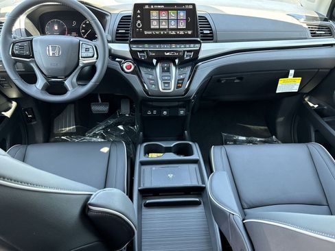 New 2026 Honda Odyssey Touring image 10