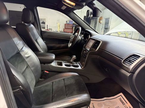 Used 2017 Jeep Grand Cherokee Altitude image 28