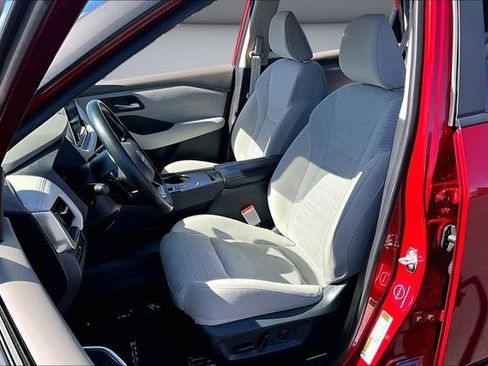Certified 2023 Nissan Rogue SV FWD image 21