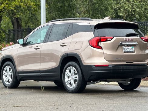 Used 2019 GMC Terrain SLE w/ Driver Convenience Package FWD image 6