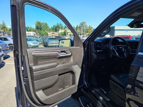 Used 2022 Chevrolet Silverado 1500 LTZ AWD/4WD image 18
