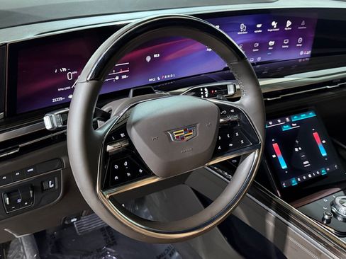 Used 2025 Cadillac Escalade Premium Luxury w/ LPO, Floor Liner Package AWD/4WD image 4