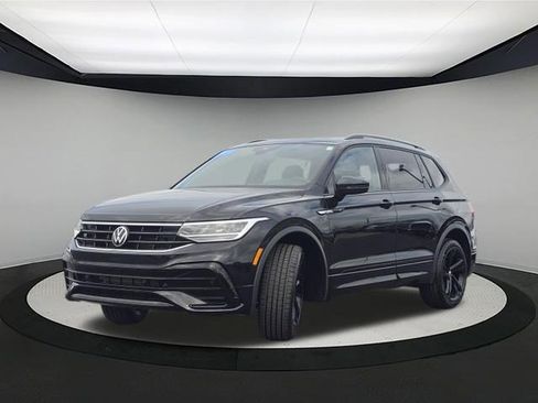 Certified 2023 Volkswagen Tiguan SE R-Line AWD/4WD image 3