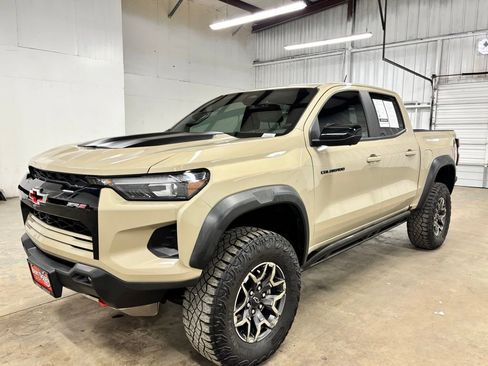 Used 2024 Chevrolet Colorado ZR2 w/ Technology Package AWD/4WD image 4