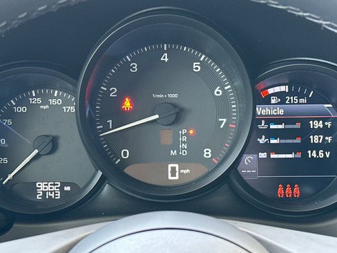 Certified 2022 Porsche Macan AWD/4WD image 25