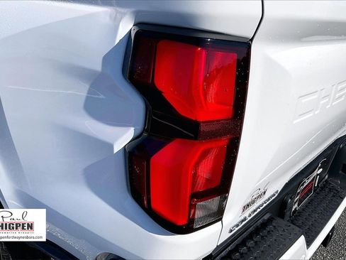 Used 2024 Chevrolet Colorado LT w/ LT Convenience Package III image 30